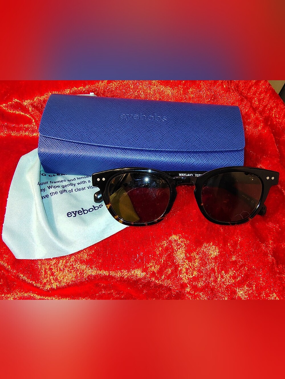 Sunglasses Eyebobs Waylaid Model 2231-05 Polarized With Case & Cloth- Like New